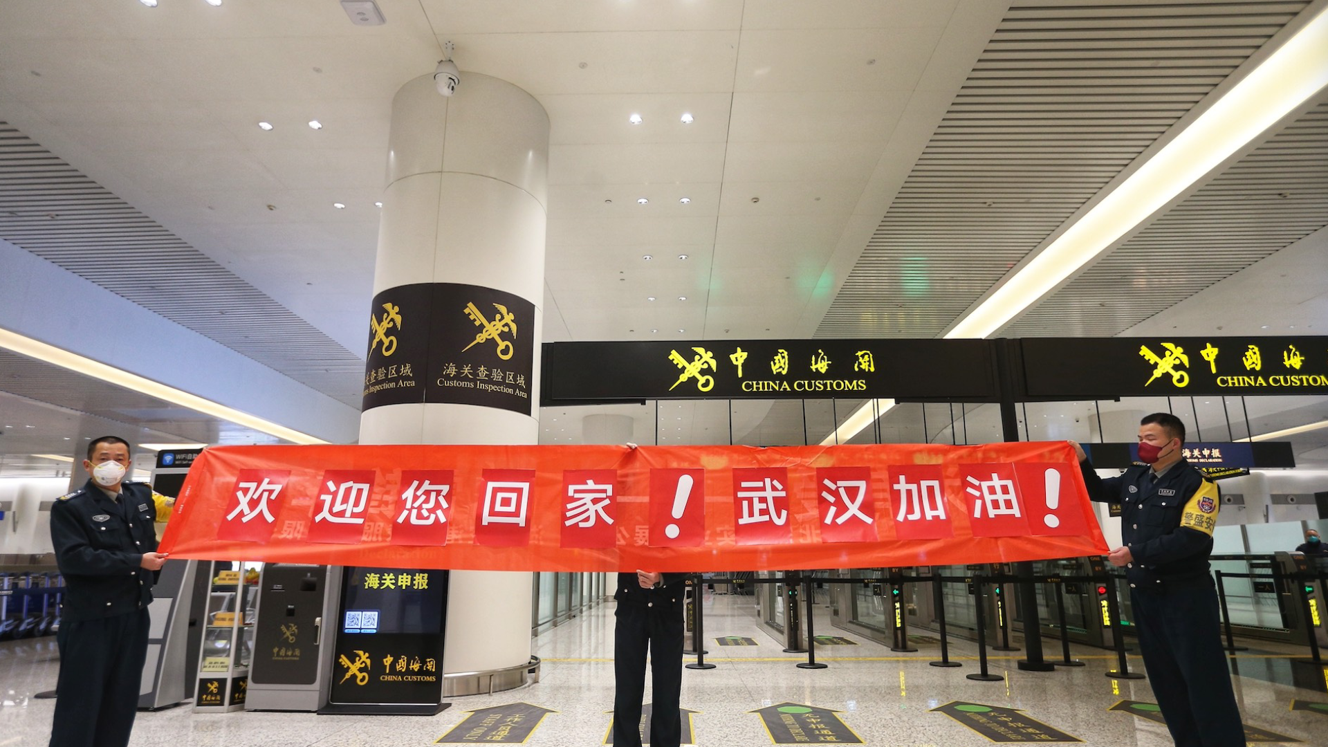 首批200名湖北籍旅客乘包机平安返乡!